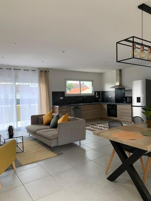 Charmante Villa Châtellerault Екстериор снимка